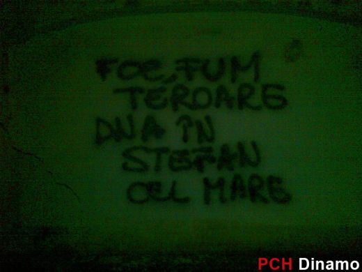 FOTO / Dinamovistii continua protestul! Au scris din nou pe zidurile stadionului: "DNA la meci!" Ce mesaje au pentru sefi!_6