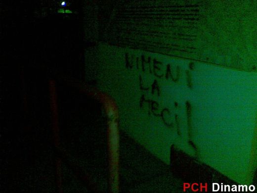FOTO / Dinamovistii continua protestul! Au scris din nou pe zidurile stadionului: "DNA la meci!" Ce mesaje au pentru sefi!_9