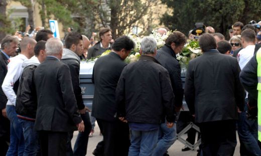 FOTO Italia plange! Mii de oameni prezenti la inmormantarea lui Simoncelli! Valentino Rossi, cu ochii in lacrimi!_3