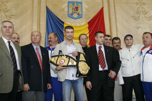 FOTO INCREDIBIL! Iti vine sa crezi? Transformarea totala a celui mai mare campion dat de Romania in ultimii 10 ani! Il recunosti?_1