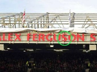 
	FOTO: Ti se pare ceva ciudat? O litera din numele lui Ferguson a fost pusa gresit pe tribuna de pe Old Trafford!
