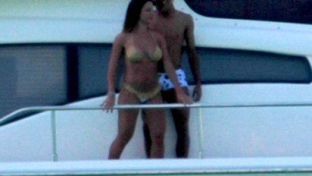 
	FOTO: Petrecere NEBUNA cu Neymar pe un yacht! Vezi ce fete superbe i-au tinut companie
