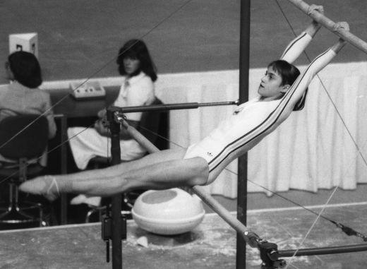 Nadia a implinit 50 de ani! 10 IMAGINI de nota 10 care au intrat in istoria gimnasticii!_3