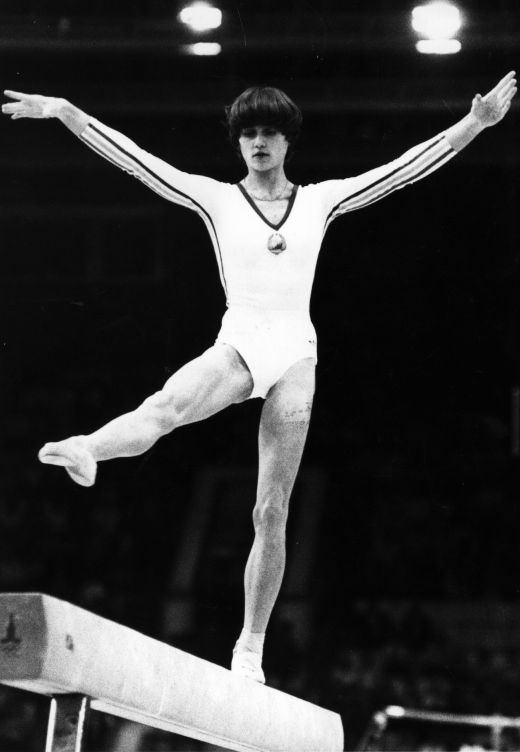 Nadia a implinit 50 de ani! 10 IMAGINI de nota 10 care au intrat in istoria gimnasticii!_8
