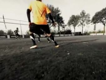 
	VIDEO! Super golgeterul ANULAT de Steaua in Europa joaca iar fotbal in spatele blocului! Vezi ce faze reuseste
