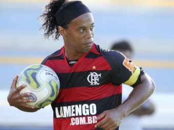 
	SUPER VIDEO! Ronaldinho nu a mai trait niciodata asta! A fost UMLIT pe teren cu un dribling genial! Stadionul a aplaudat in picioare
