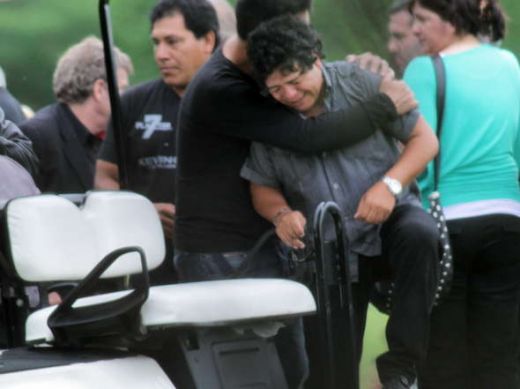 FOTO / Cea mai grea zi din viata lui Maradona! Si-a inmormantat mama in Argentina!_7
