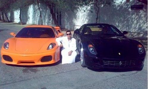 FOTO FABULOS!!! Un student arab are SUPER masini de 12 mil. dolari in garaj! Nici la Top Gear nu vezi asa ceva!_2