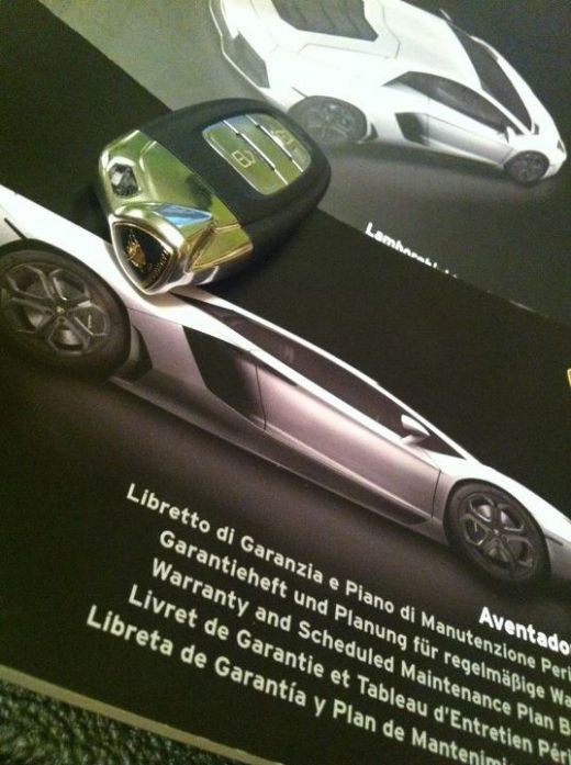 FOTO FABULOS!!! Un student arab are SUPER masini de 12 mil. dolari in garaj! Nici la Top Gear nu vezi asa ceva!_12