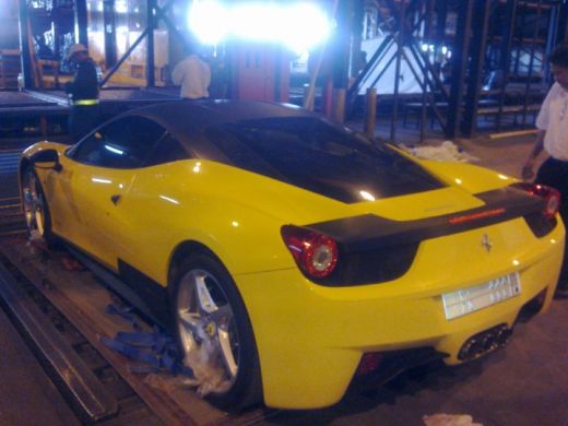 FOTO FABULOS!!! Un student arab are SUPER masini de 12 mil. dolari in garaj! Nici la Top Gear nu vezi asa ceva!_14