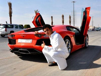 FOTO FABULOS!!! Un student arab are SUPER masini de 12 mil. dolari in garaj! Nici la Top Gear nu vezi asa ceva!_19