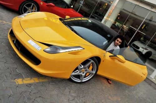 FOTO FABULOS!!! Un student arab are SUPER masini de 12 mil. dolari in garaj! Nici la Top Gear nu vezi asa ceva!_3