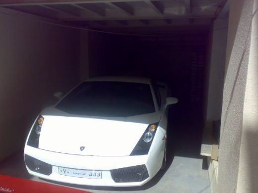 FOTO FABULOS!!! Un student arab are SUPER masini de 12 mil. dolari in garaj! Nici la Top Gear nu vezi asa ceva!_23