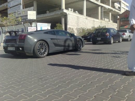 FOTO FABULOS!!! Un student arab are SUPER masini de 12 mil. dolari in garaj! Nici la Top Gear nu vezi asa ceva!_29