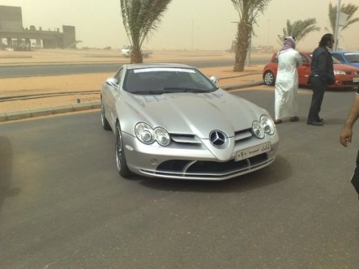 FOTO FABULOS!!! Un student arab are SUPER masini de 12 mil. dolari in garaj! Nici la Top Gear nu vezi asa ceva!_30
