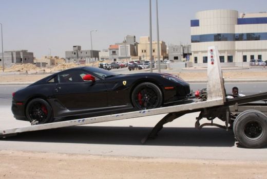 FOTO FABULOS!!! Un student arab are SUPER masini de 12 mil. dolari in garaj! Nici la Top Gear nu vezi asa ceva!_4