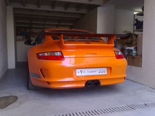 FOTO FABULOS!!! Un student arab are SUPER masini de 12 mil. dolari in garaj! Nici la Top Gear nu vezi asa ceva!_33