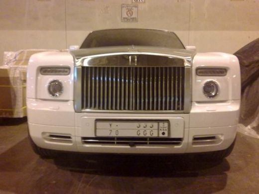 FOTO FABULOS!!! Un student arab are SUPER masini de 12 mil. dolari in garaj! Nici la Top Gear nu vezi asa ceva!_34
