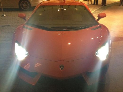 FOTO FABULOS!!! Un student arab are SUPER masini de 12 mil. dolari in garaj! Nici la Top Gear nu vezi asa ceva!_8