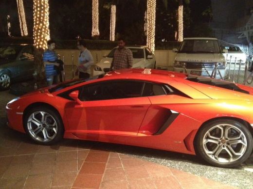FOTO FABULOS!!! Un student arab are SUPER masini de 12 mil. dolari in garaj! Nici la Top Gear nu vezi asa ceva!_10