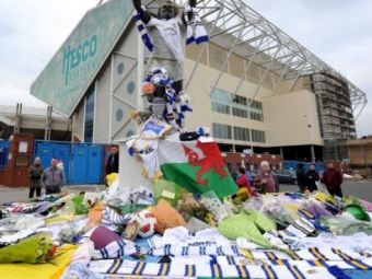 
	VIDEO EMOTIONANT Drama care a UNIT Anglia: un stadion in lacrimi dupa tragedia care le-a facut pe vedete sa URASCA fotbalul
