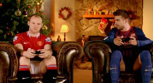 VIDEO: Cadoul de Craciun care i-a innebunit pe Pique, Kaka si Rooney! Din cauza lui nu mai vor sa iasa din casa :))