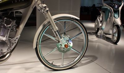 bicicleta Star Trek 125 cmc hibrid Salon Tokyo scooter