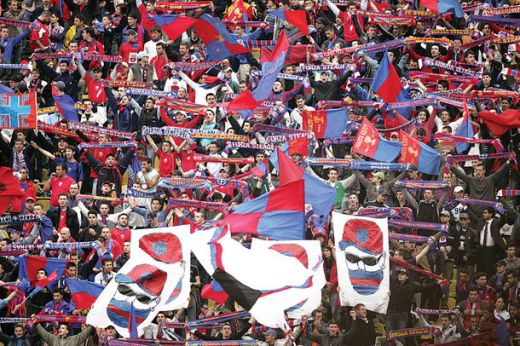 
	Razboiul din Europa nu le-a distrus FRATIA! Fanii lui TSKA Sofia au venit la derby sa o sustina pe Steaua
