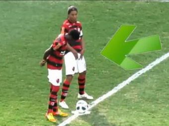 
	VIDEO Ronaldinho a inventat un nou DANS! Cum le raspunde fanilor care il INJURA!

