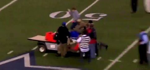 VIDEO: Scene nebune la finalul unui meci de fotbal! Antrenorul, calcat de o MASINA pe teren in timp ce se bucura de victorie!
