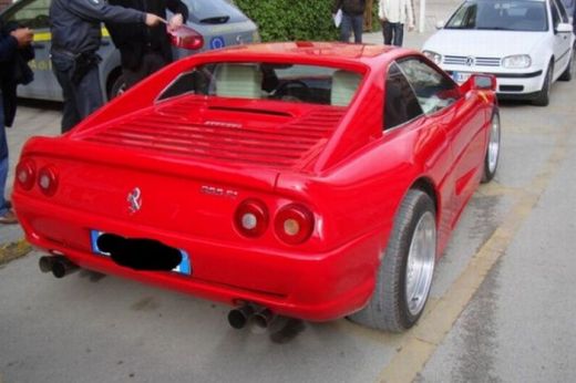 FOTO INCREDIBIL! "Asta e prima masina "transsexuala" din lume" :)) Vezi secretul rusinos al unui Ferrari superb_1