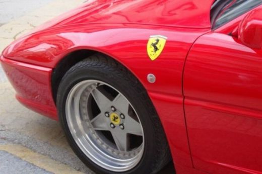FOTO INCREDIBIL! "Asta e prima masina "transsexuala" din lume" :)) Vezi secretul rusinos al unui Ferrari superb_3