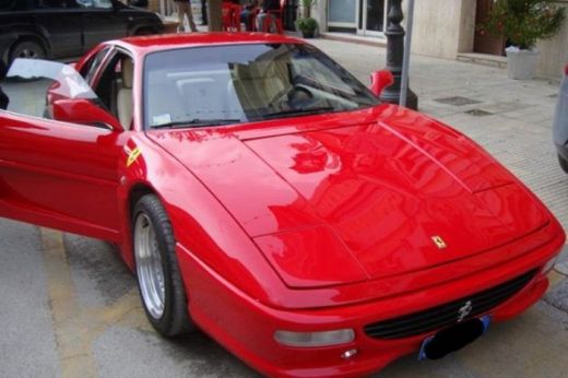 FOTO INCREDIBIL! "Asta e prima masina "transsexuala" din lume" :)) Vezi secretul rusinos al unui Ferrari superb_6
