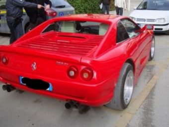 FOTO INCREDIBIL! &quot;Asta e prima masina &quot;transsexuala&quot; din lume&quot; :)) Vezi secretul rusinos al unui Ferrari superb