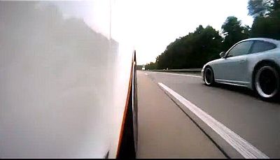 
	VIDEO: BMW M3 si Porsche 911 spulberate cu 324 de km/h de&nbsp;un rival mult prea &quot;mic&quot; !&nbsp;
