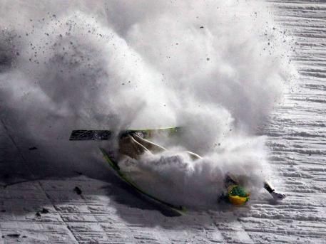 VIDEO HORROR! Accident ingrozitor la cel mai mare turneu de sarituri cu schiurile din lume! Vezi cum arata acum fata saritorului_4