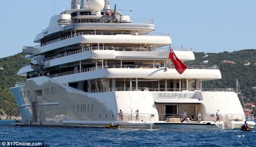 IMAGINI FABULOASE cu Revelionul de 5 mil euro al lui Abramovic: cu Red Hot Chilli Peppers pe scena si doua yachturi uriase transformate in hoteluri pentru invitati_2