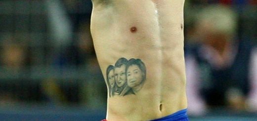 
	SUPER FOTO! El e singurul campion roman care si-a tatuat familia pe corp: &quot;Mai vreau un tatuaj, dar nu am idei! Ajutati-ma voi!&quot; Propune aici o idee
