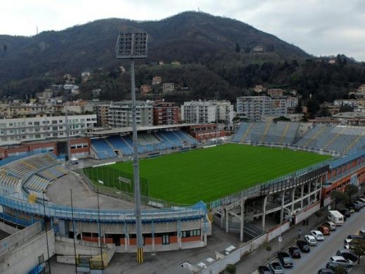 FOTO SENZATIE! Cele mai STRANII stadioane vazute vreodata! Cum a intrat un stadion din Romania pe lista :))_2