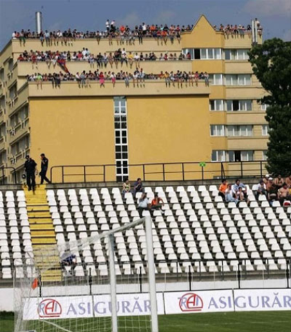 FOTO SENZATIE! Cele mai STRANII stadioane vazute vreodata! Cum a intrat un stadion din Romania pe lista :))_15