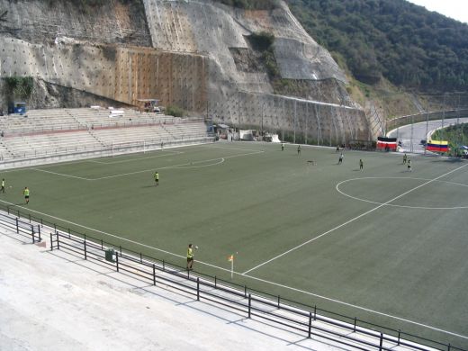 FOTO SENZATIE! Cele mai STRANII stadioane vazute vreodata! Cum a intrat un stadion din Romania pe lista :))_24