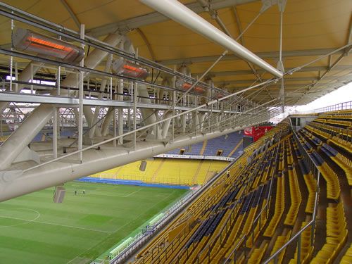 FOTO SENZATIE! Cele mai STRANII stadioane vazute vreodata! Cum a intrat un stadion din Romania pe lista :))_12