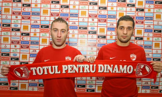 FOTO: Primele imagini OFICIALE cu Stratila si Curtean in tricoul lui Dinamo! Vezi cum i-a alergat Ciobotariu prin padure_3