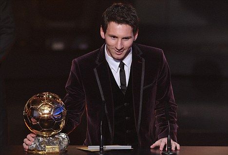 FOTO Messi are cele mai GRELE ghete din lume! Cum joaca cu trei Baloane de Aur pe ele? :)_1