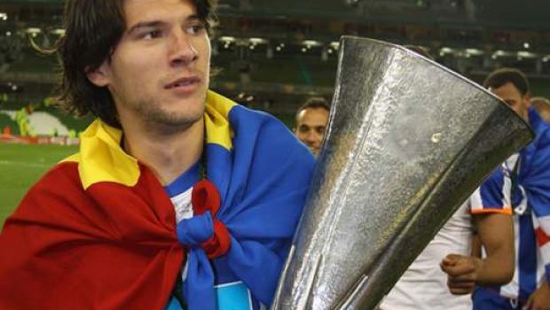 
	Transferul de 5 milioane de euro care il face pe Sapunaru cel mai fericit roman din 2012! Ce echipa il vrea pentru Liga Campionilor
