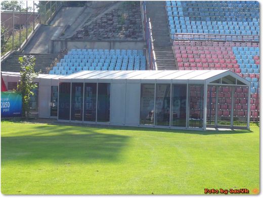 FOTO INCREDIBIL! Un stadion renovat din Romania a ajuns de rasul lumii! E pe lista arenelor cu cele mai mari gafe de constructie!_5
