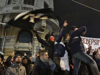 
	VIDEO: Stelistii, dinamovistii si toti fanii din Romania s-au unit si au urlat la Universitate: &quot;89 - huligan, 90 - golan, 2012 - ultras&quot; 
