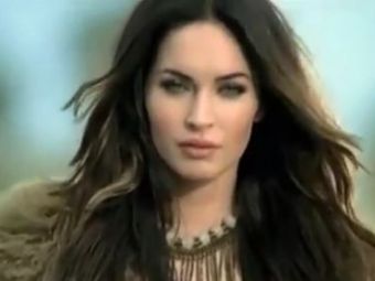 VIDEO FABULOS! Ce ai face daca te-ai trezi cu 5000 de Megan Fox pe o insula? :)) Vezi cea mai sexy reclama din 2012