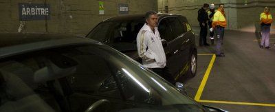 FOTO si VIDEO: Mourinho l-a asteptat pe arbitru IN PARCARE dupa meciul cu Barca! Replica INCREDIBILA a portughezului la adresa centralului:_1