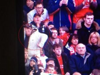 FOTO Scandal RASIST din nou la Liverpool - United! Cum s-au razbunat fanii lui Suarez pe Evra!